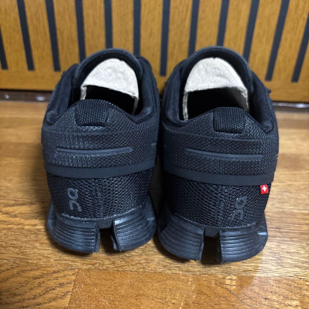 On クラウド　オールブラック ランニングシューズ