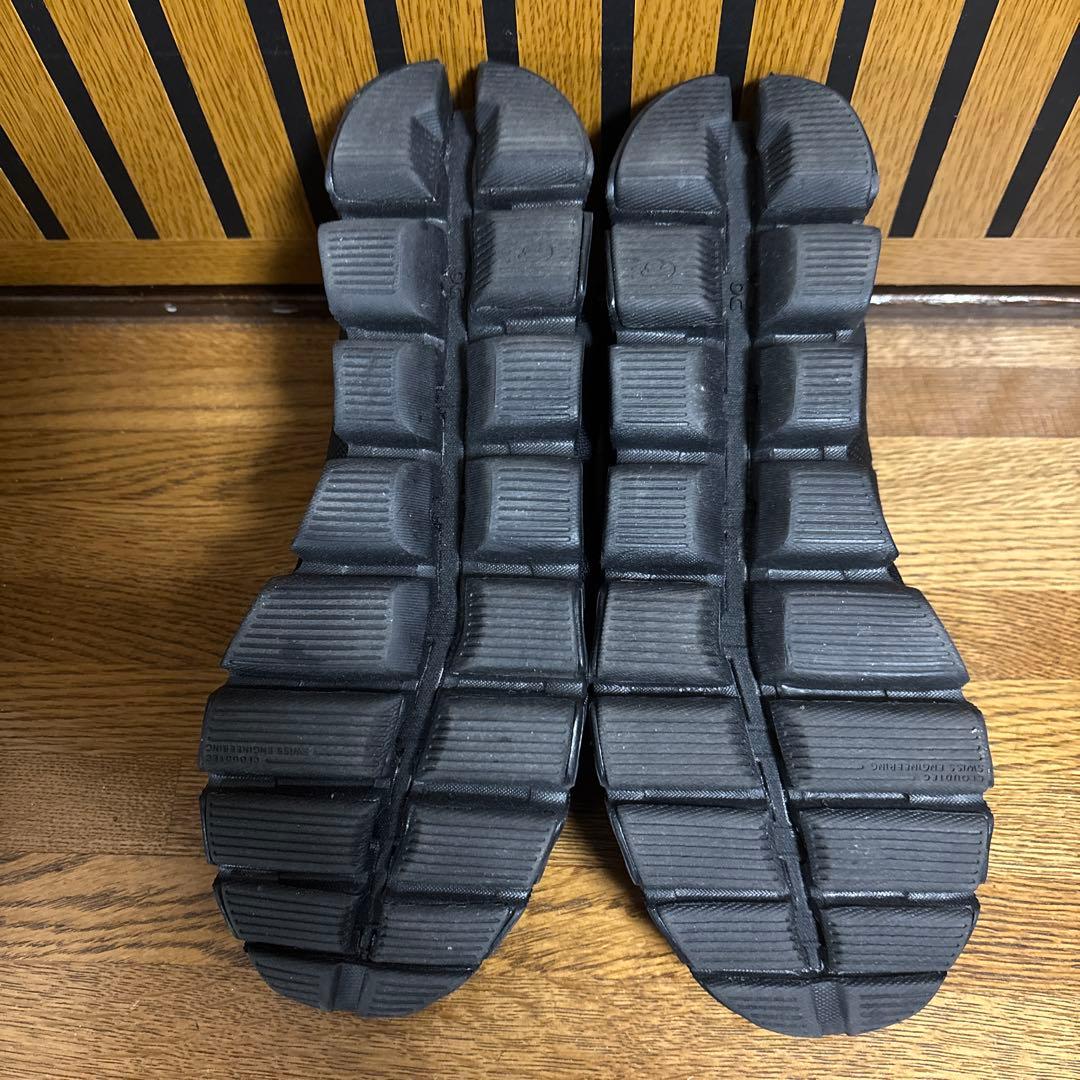 On クラウド　オールブラック ランニングシューズ