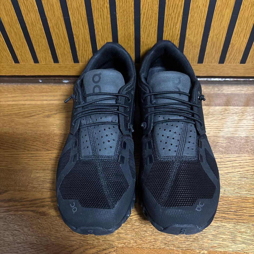 On クラウド　オールブラック ランニングシューズ