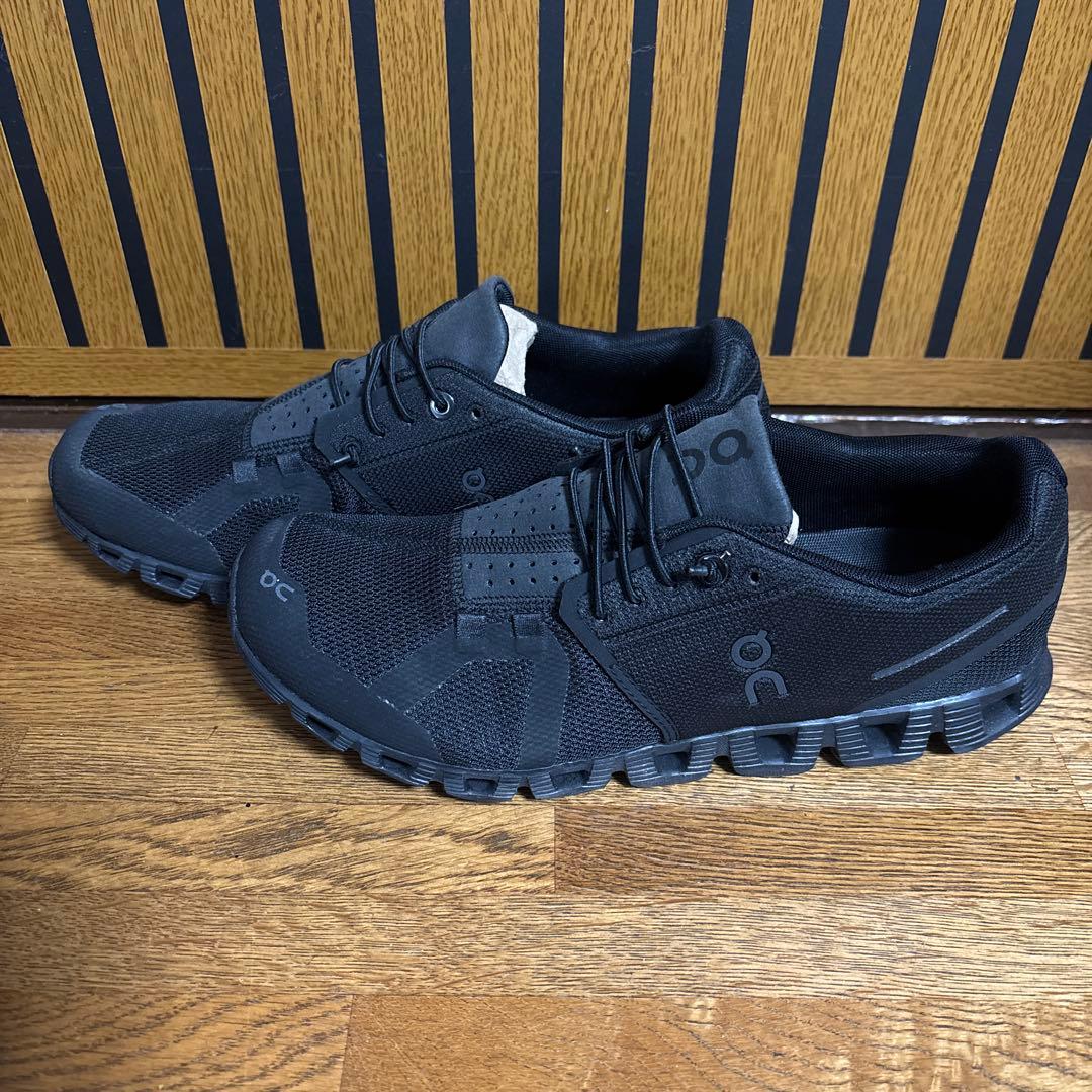 On クラウド　オールブラック ランニングシューズ