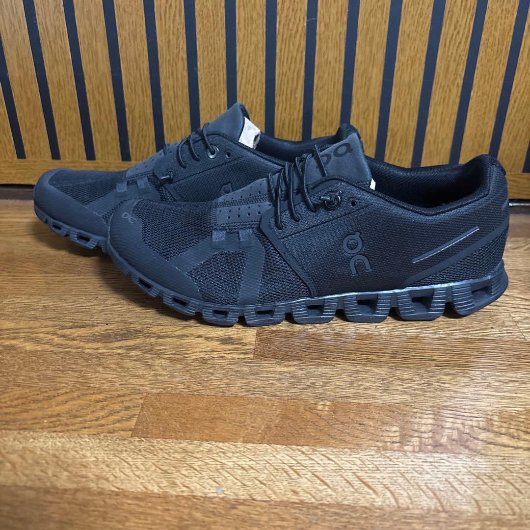 On クラウド　オールブラック ランニングシューズ