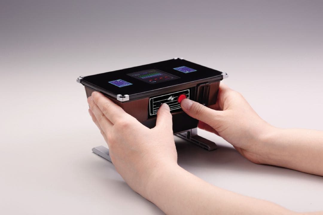 【新品】タカラトミーアーツ 遊べる貯金箱 スペースインベーダー テーブル筐体型