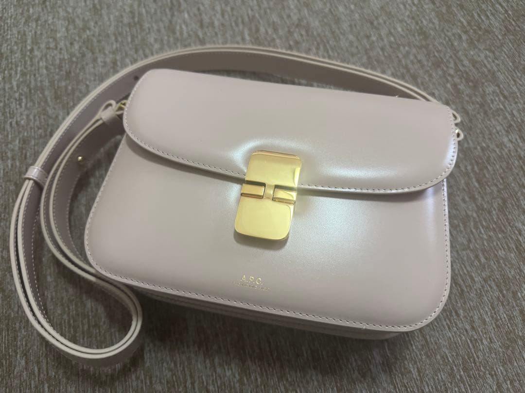 A.P.C ライトピンク レザー ショルダーバッグ