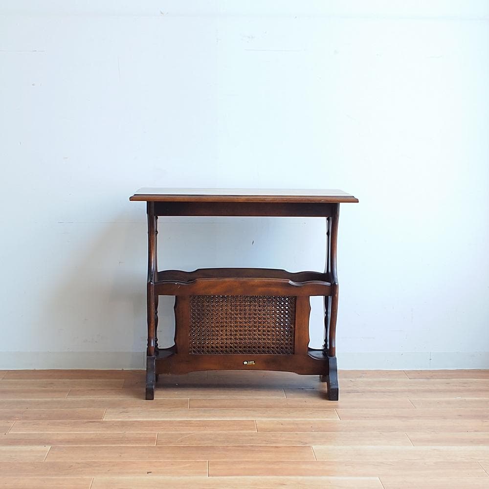 カリモク/karimoku コロニアル サイドテーブル マガジンラック付き