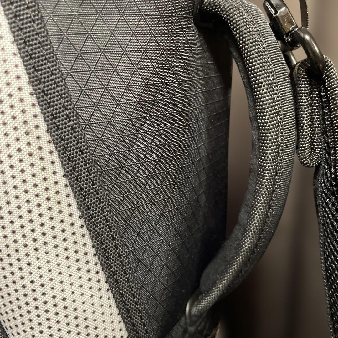 ナイキ　キャディバッグ　ボストンバッグ　新品アイアンカバー　新品ネームタグ付き