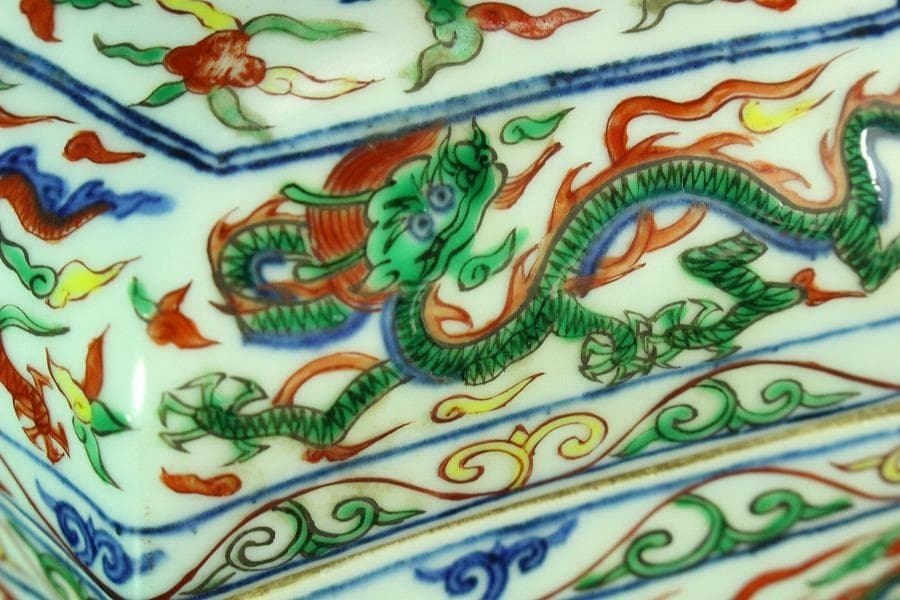 中国美術 赤絵雲龍紋 蓮菱 蓋物 大明嘉靖年製 書(K-A718)