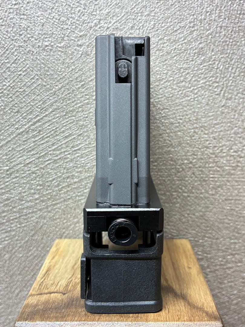 R8-01 東京マルイ GBB M4 マガジンアダプター 外部ソース仕様