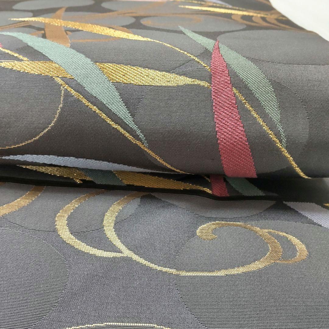 【名古屋帯】未使用品✣クールに流れる金の曲線｜チャコールグレー 流水 358cm