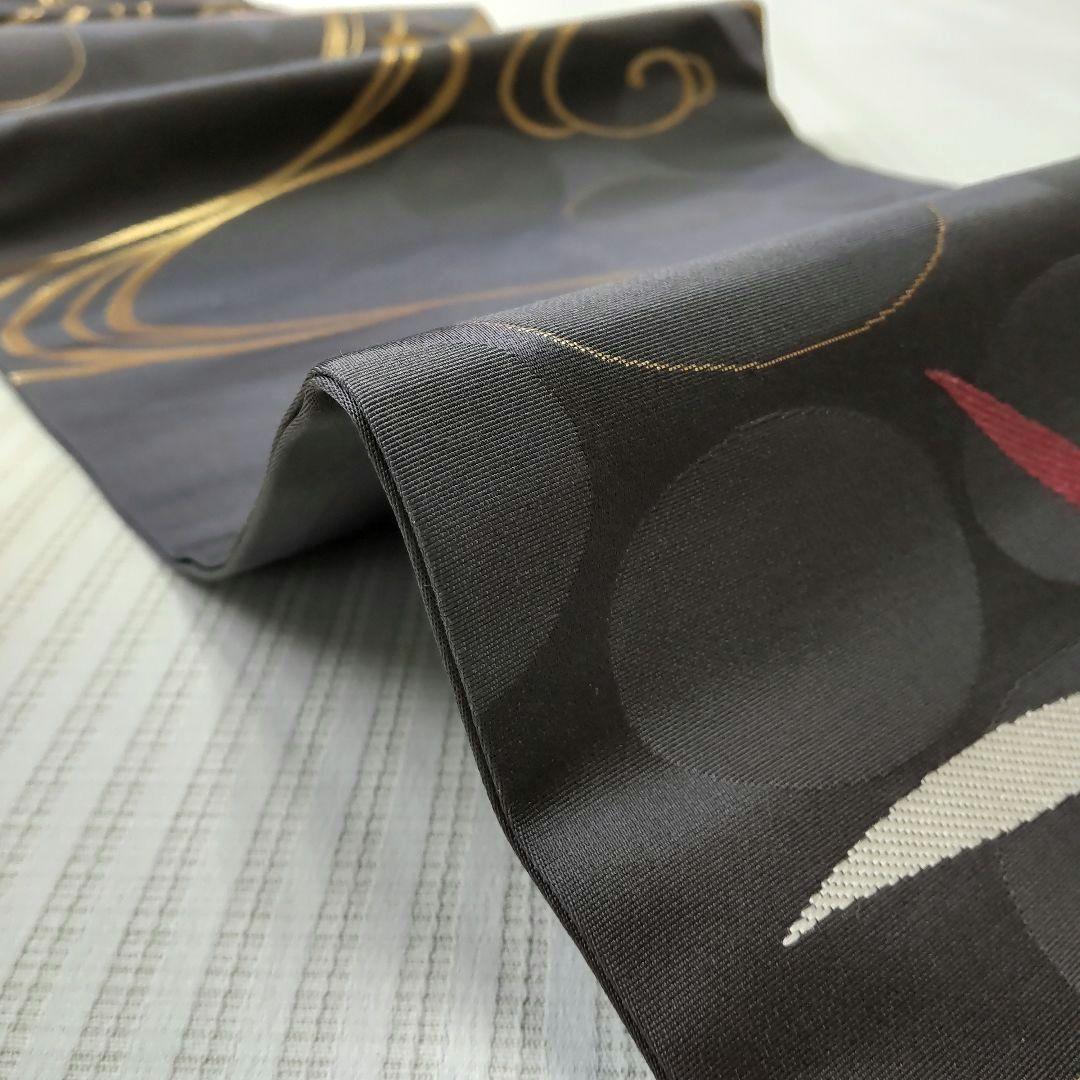 【名古屋帯】未使用品✣クールに流れる金の曲線｜チャコールグレー 流水 358cm