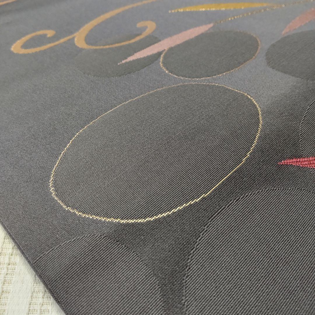 【名古屋帯】未使用品✣クールに流れる金の曲線｜チャコールグレー 流水 358cm