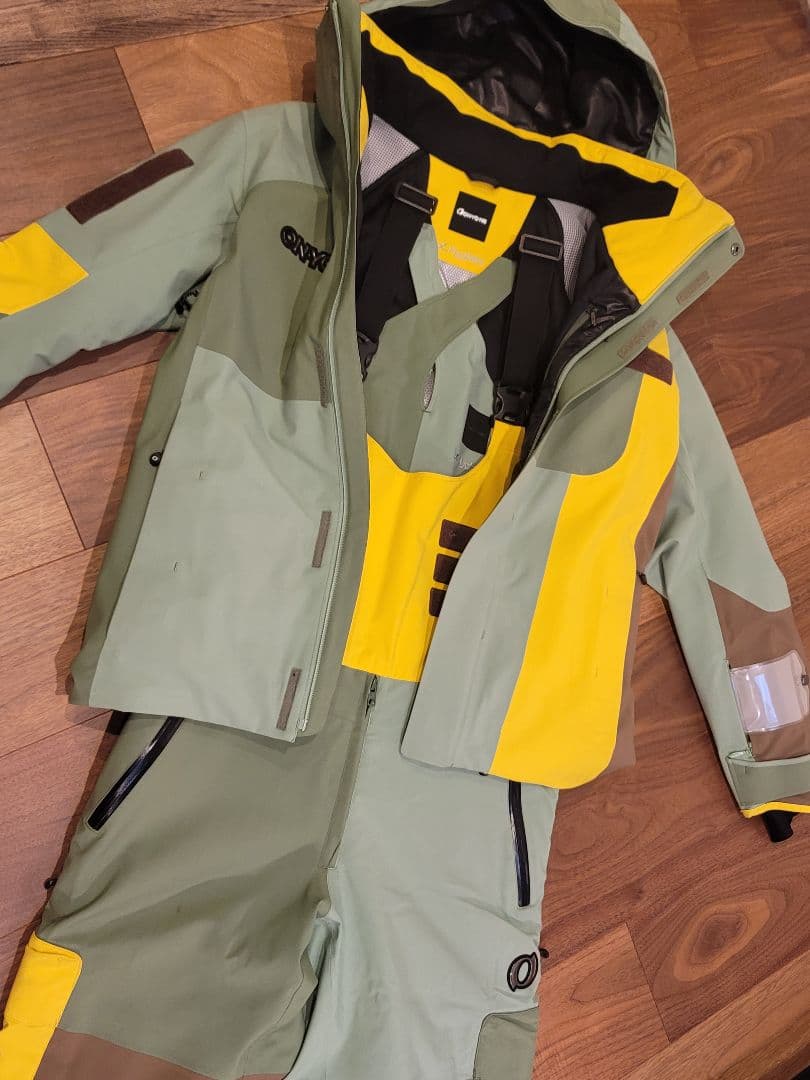 【美品】ONYONE ZONE OUTER Lサイズ 24-25モデル