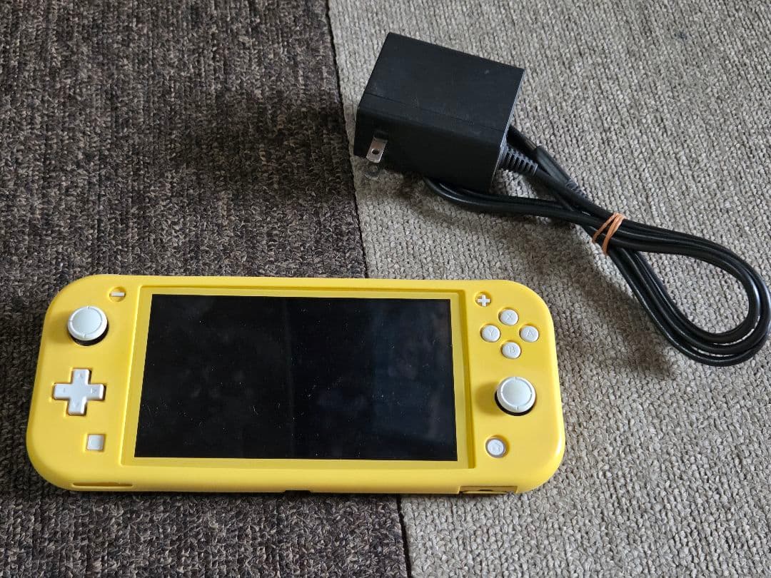 Nintendo Switch Lite イエロー 充電器付き (箱なし)