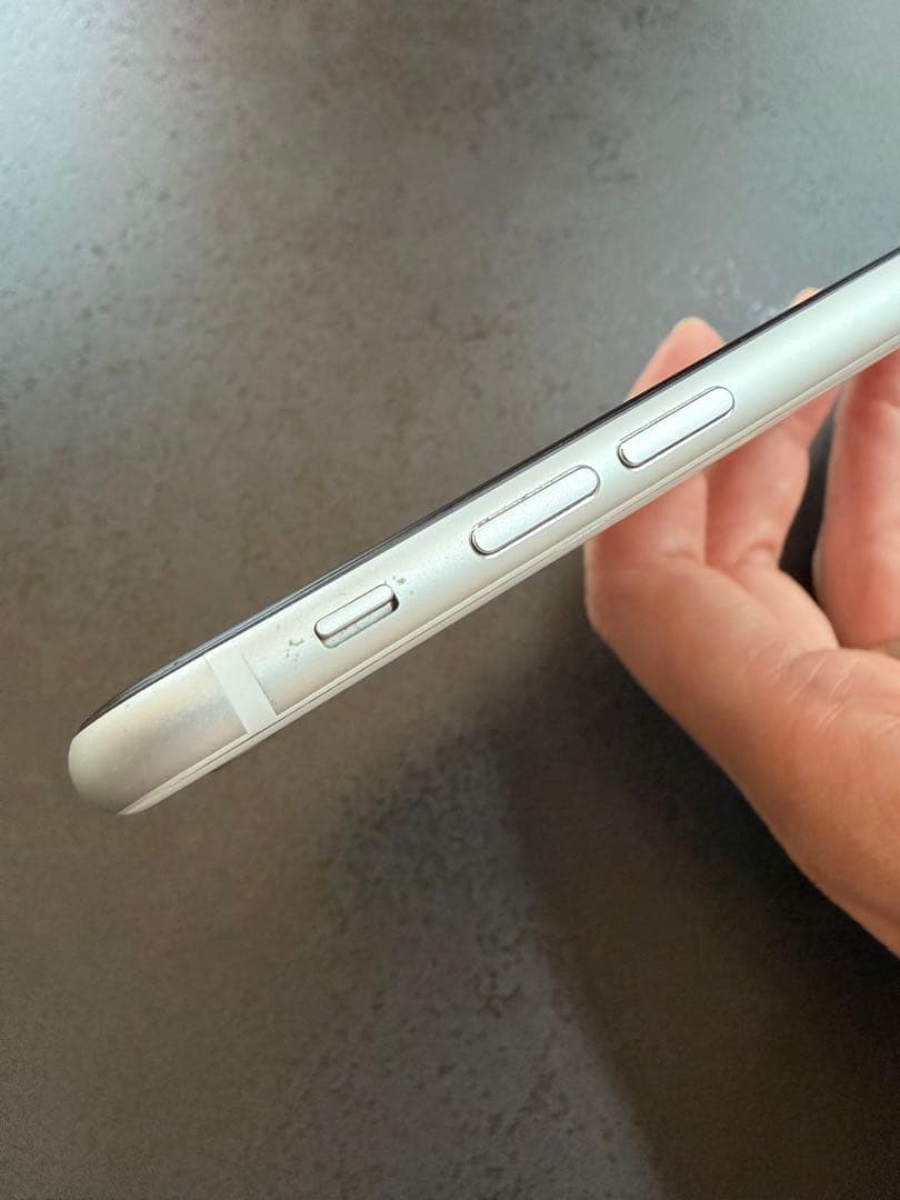 iPhone SE 第2世代 128GB SIMフリー ホワイト 動作良好