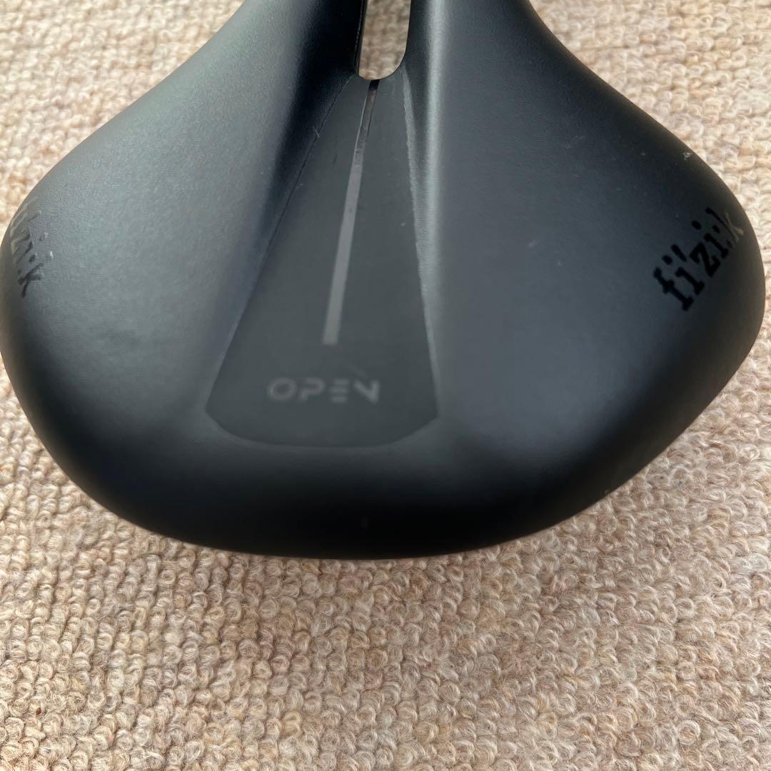 Fizik Antares R3 OPEN Kium サドル @お値下げ中！