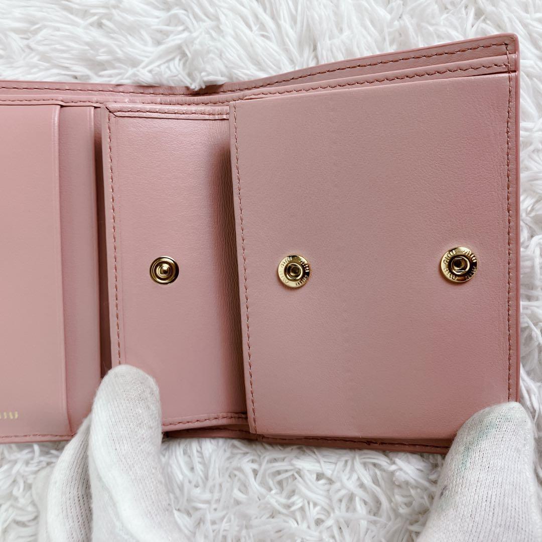 未使用級✨FRID搭載✨付属品付き　ミュウミュウ 折り財布　クロコ型押し ピンク