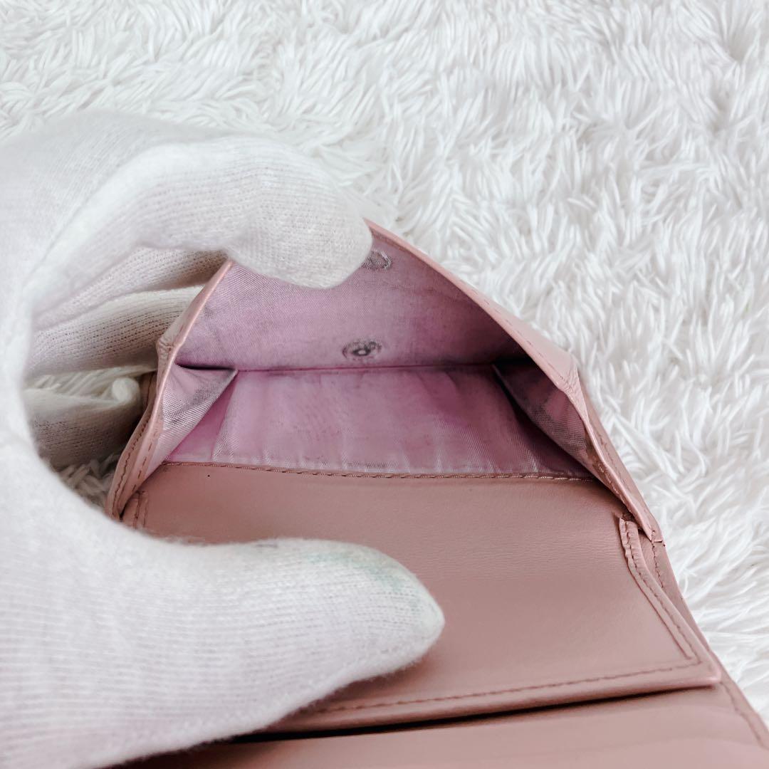 未使用級✨FRID搭載✨付属品付き　ミュウミュウ 折り財布　クロコ型押し ピンク