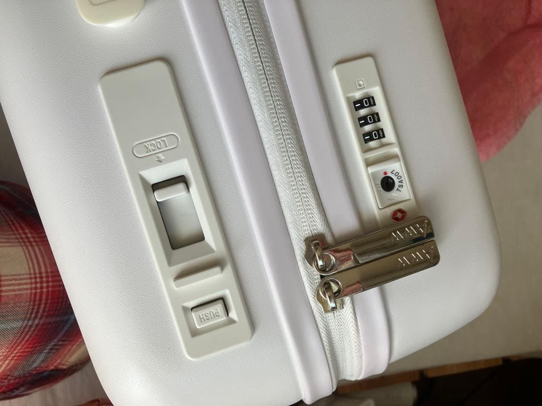 ⭐︎値下げ中【新品】AWWホワイトキャリーケース 2〜3泊用