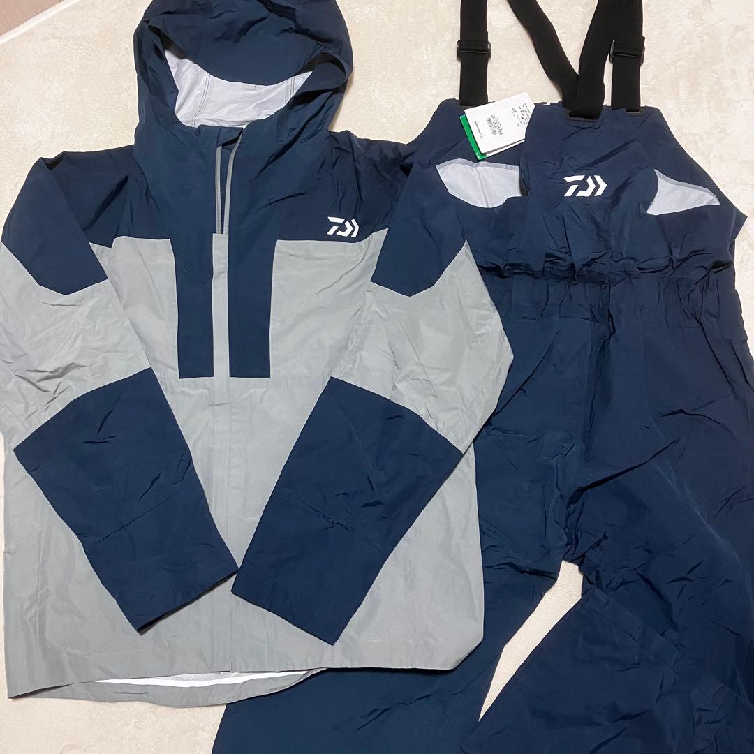 新品タグ付き✨ダイワ DAIWA フィッシングスーツ レインスーツ セットアップ