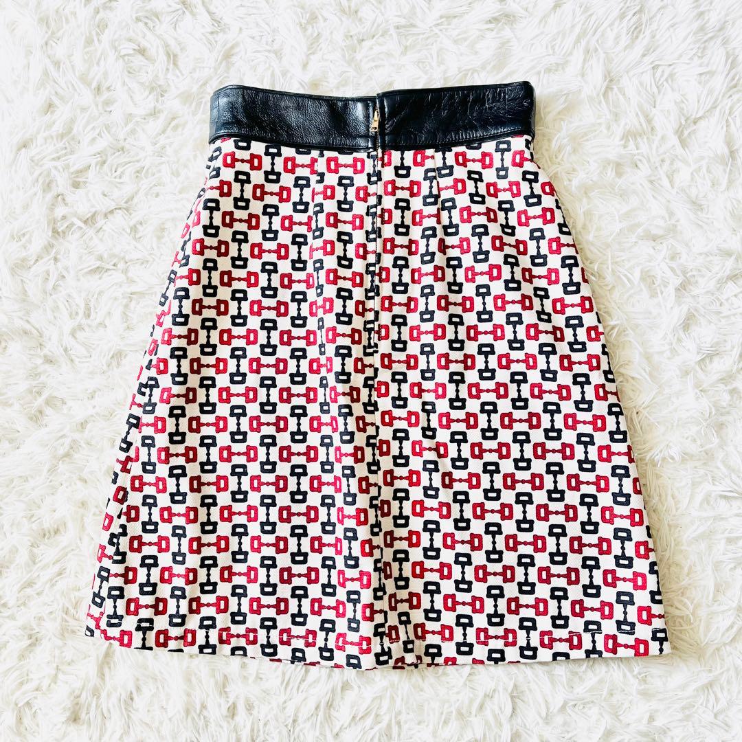 【新品タグ付き✨】GUCCI　ひざ丈スカート　ズゥミ金具　ホースビット柄　レザー