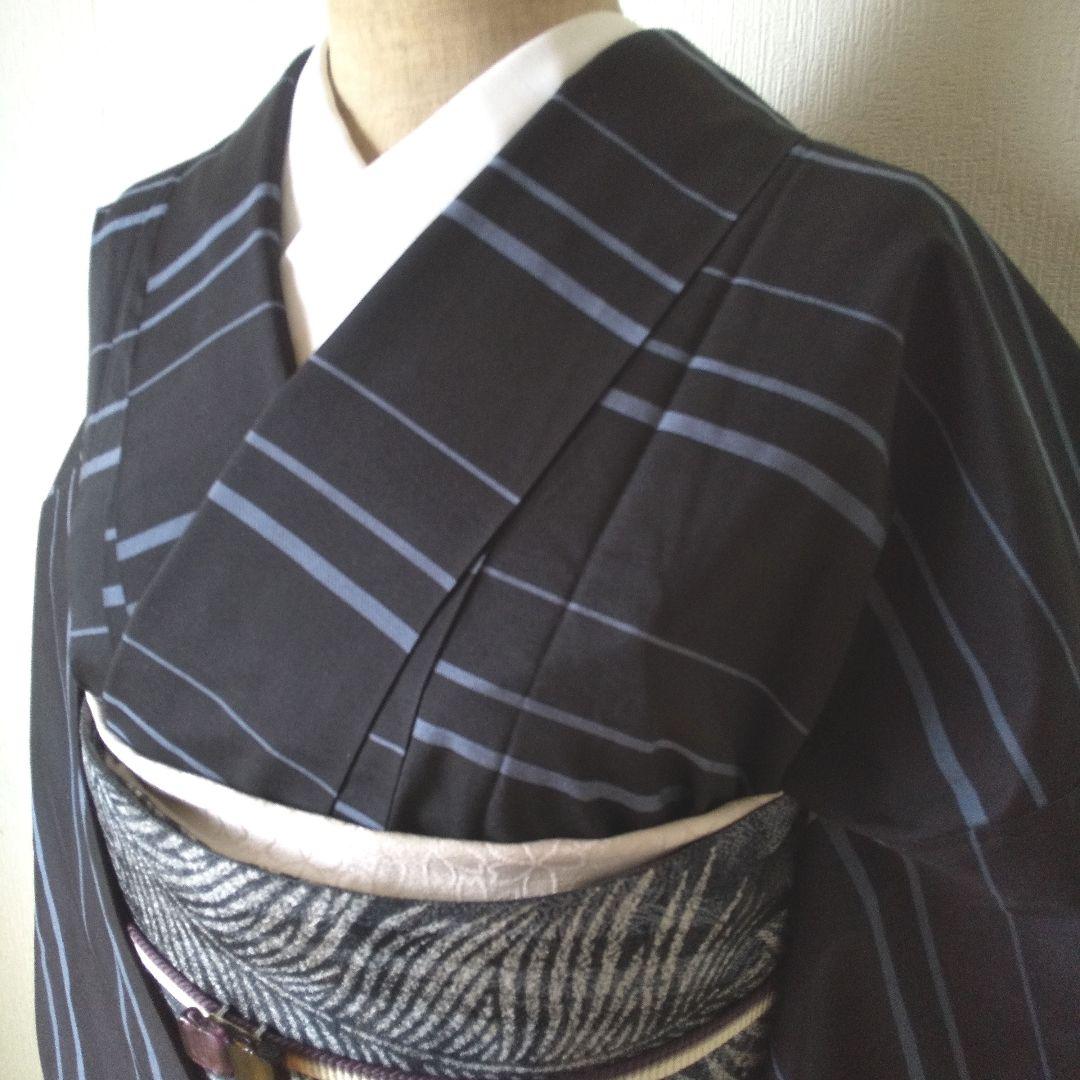 【東京きもの英謹製】最高級洗えるお着物・横縞柄・黒くすみ水色・手縫い仕立て・袷