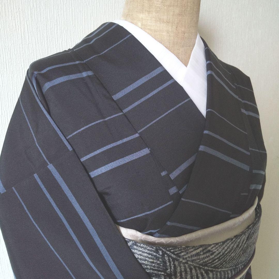 【東京きもの英謹製】最高級洗えるお着物・横縞柄・黒くすみ水色・手縫い仕立て・袷