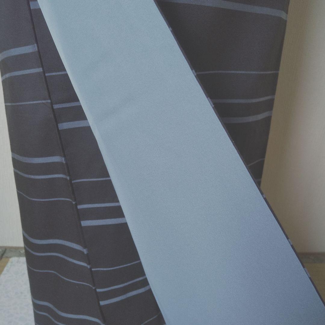 【東京きもの英謹製】最高級洗えるお着物・横縞柄・黒くすみ水色・手縫い仕立て・袷