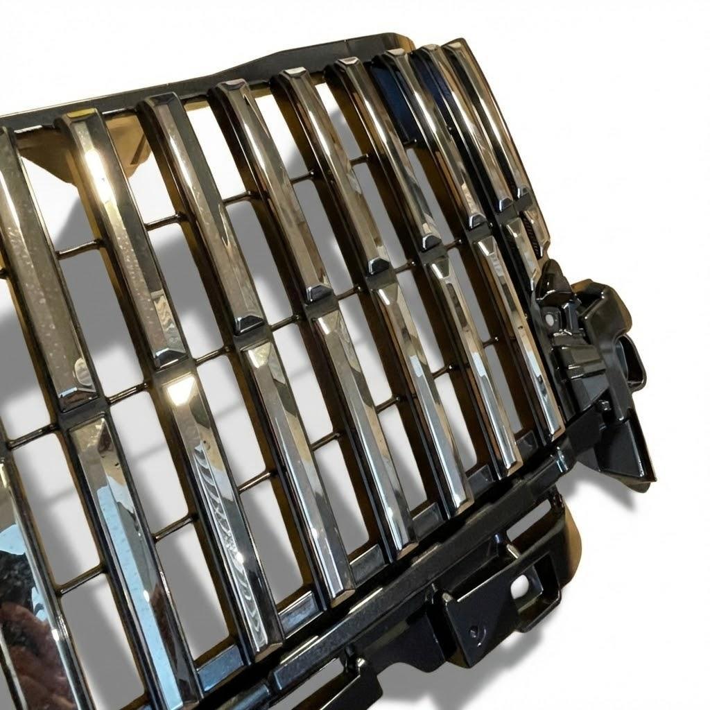 【新品】【送料込み】エスクァイア 80 前期　フロントグリル セット 純正品