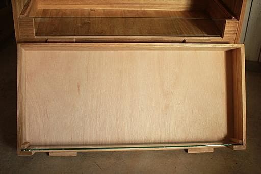 古い前面ガラスの引き出し4段　カトラリー収納　食器棚　収納棚　古家具