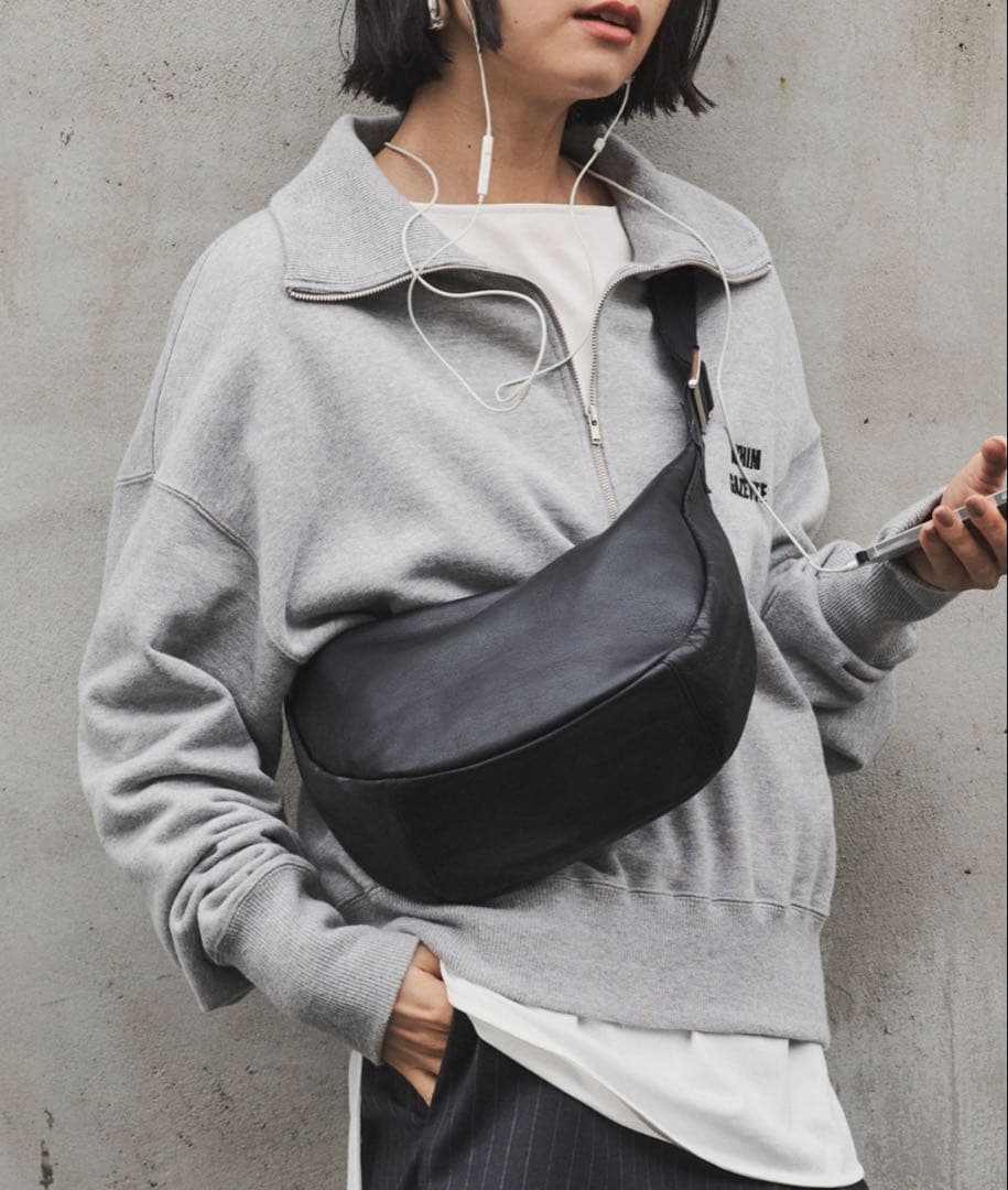 russet ソフトレザーラウンドショルダーバッグ