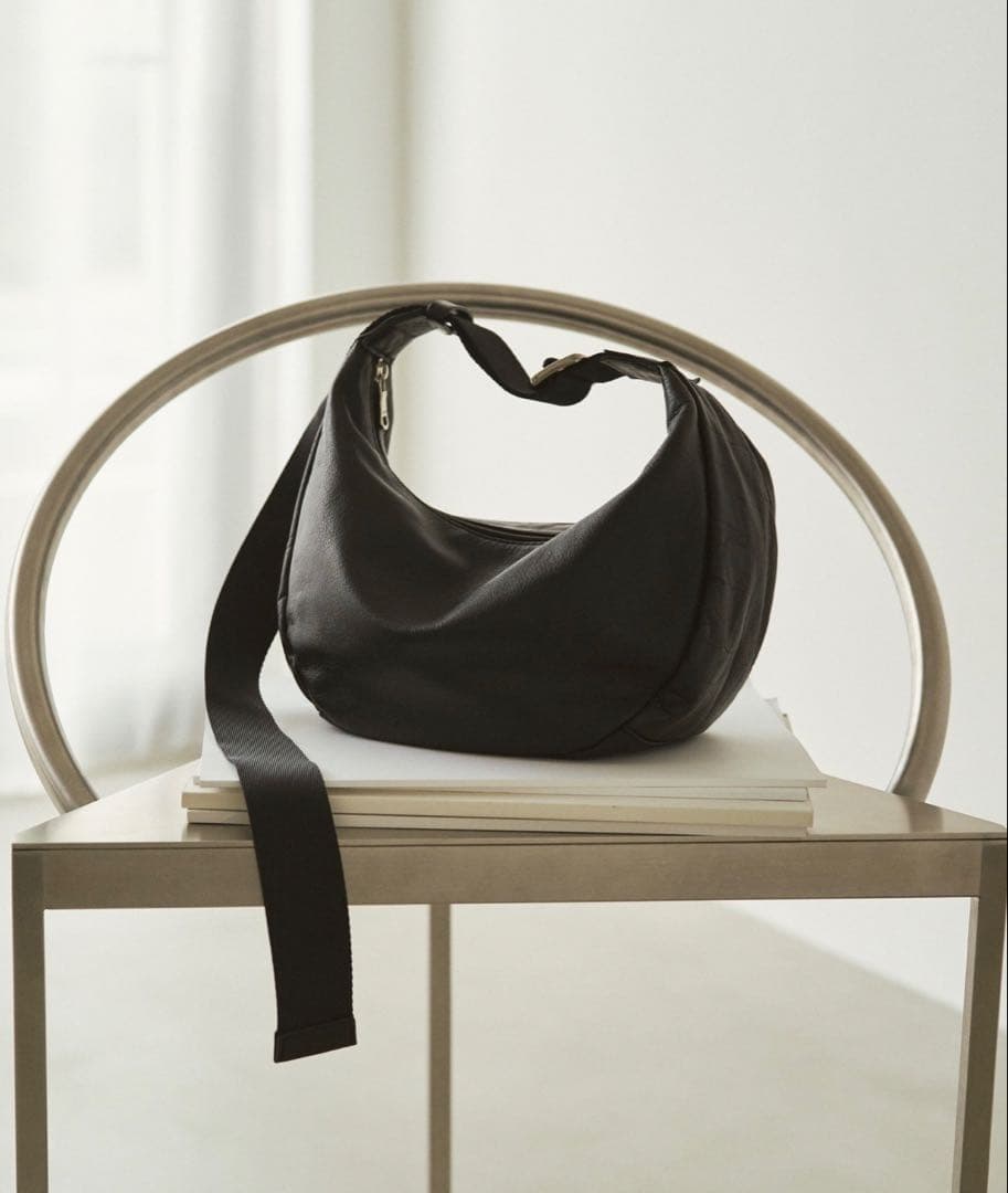 russet ソフトレザーラウンドショルダーバッグ