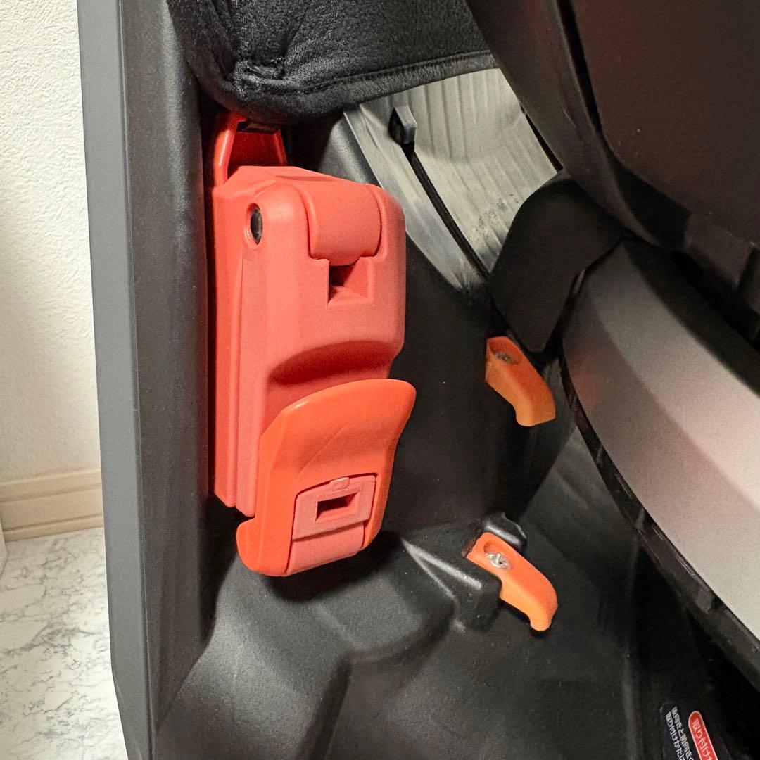 【極美品】コンビ　クルムーヴスマート　シートベルト式　チャイルドシート