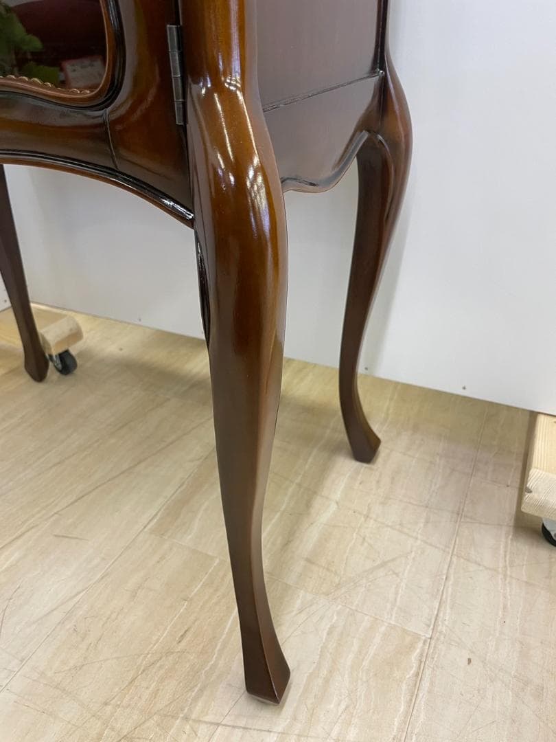 マホガニー　両開きガラスキャビネット　アンティーク　キャビネット　輸入家具　収納