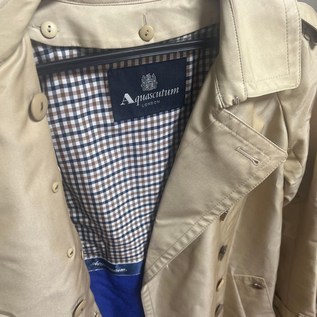 【アクアスキュータム】トレンチコート