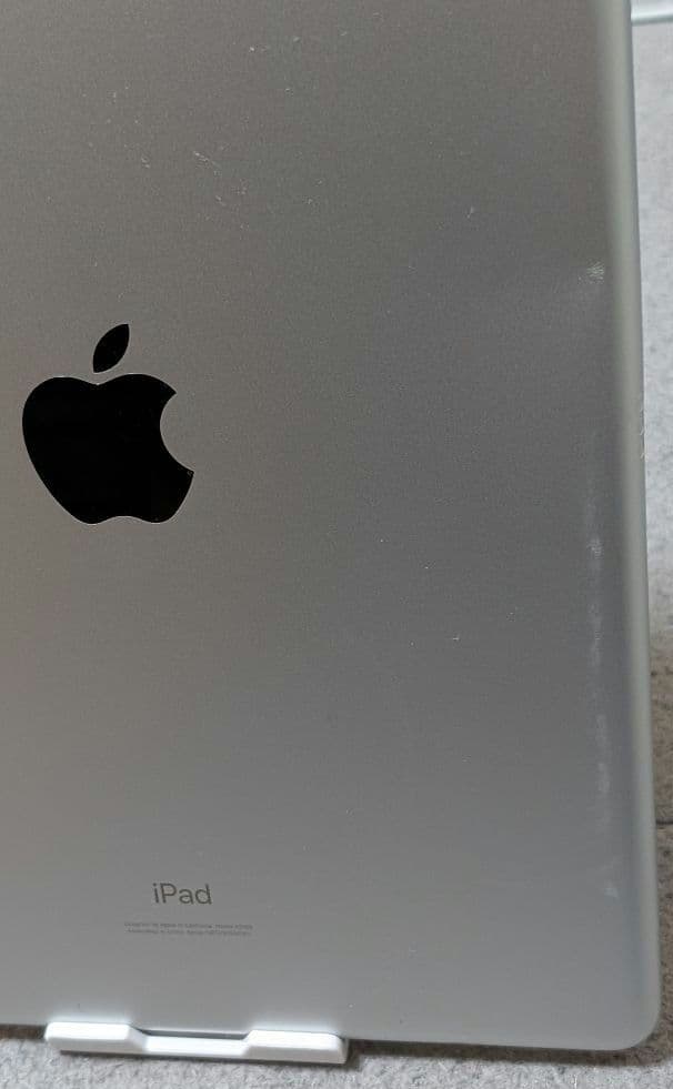 iPad第7世代 32GB シルバーSIMフリーモデル