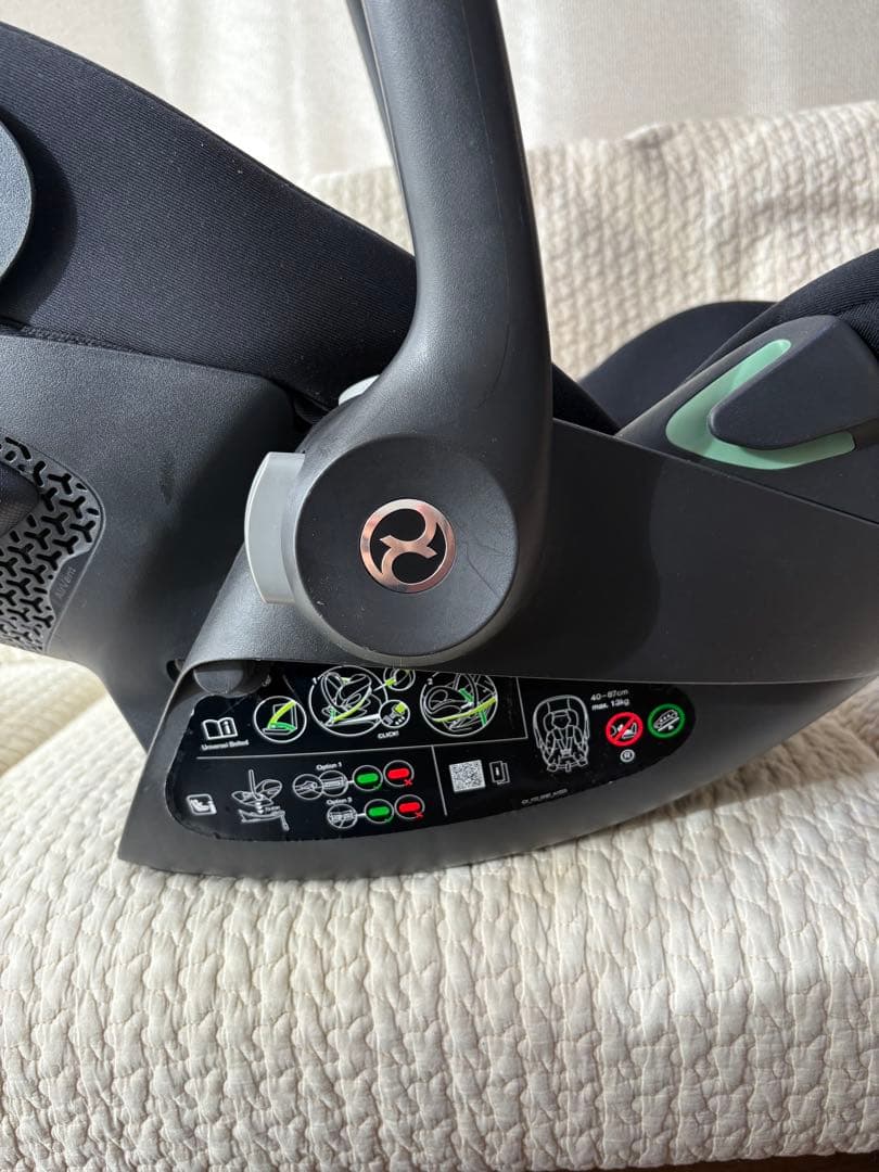 2024Cybex クラウドG i-Size チャイルドシート　アダプター付き