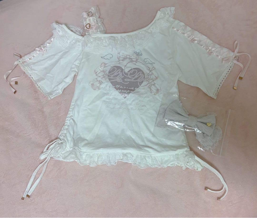 リズリサ　ワンショルダープリントTシャツ