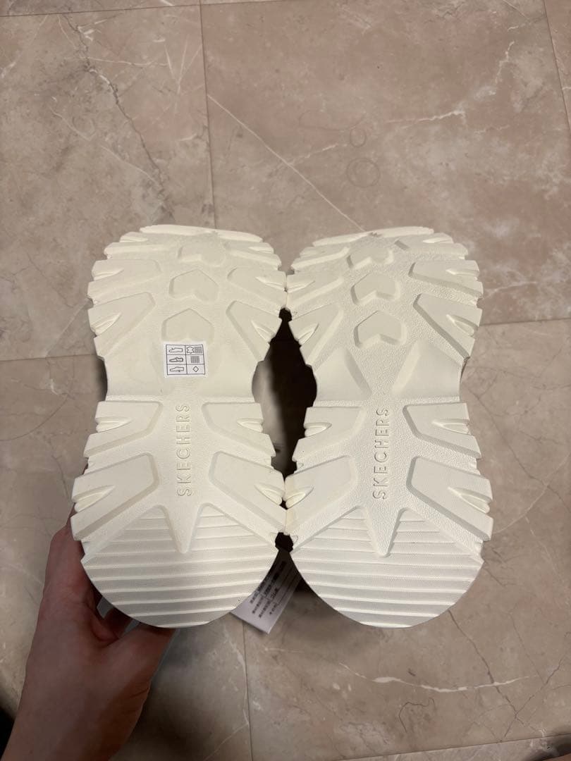 ※ yuyuritona　スケッチャーズ UNO CHAOS 24