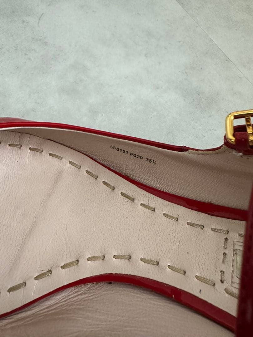 【miu miu 】エナメル レッド メリージェーンシューズ　mary jane