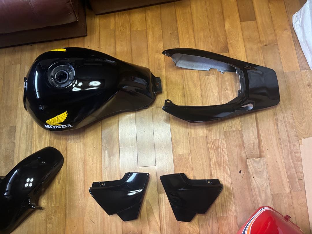 nc42 CB400SF HONDA 外装　タンク　テール　サイドカバ　フェンダ