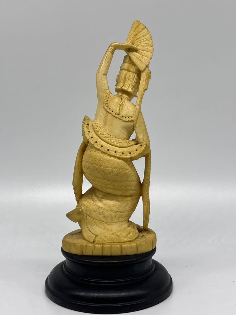 極上　人物　重さ；349g