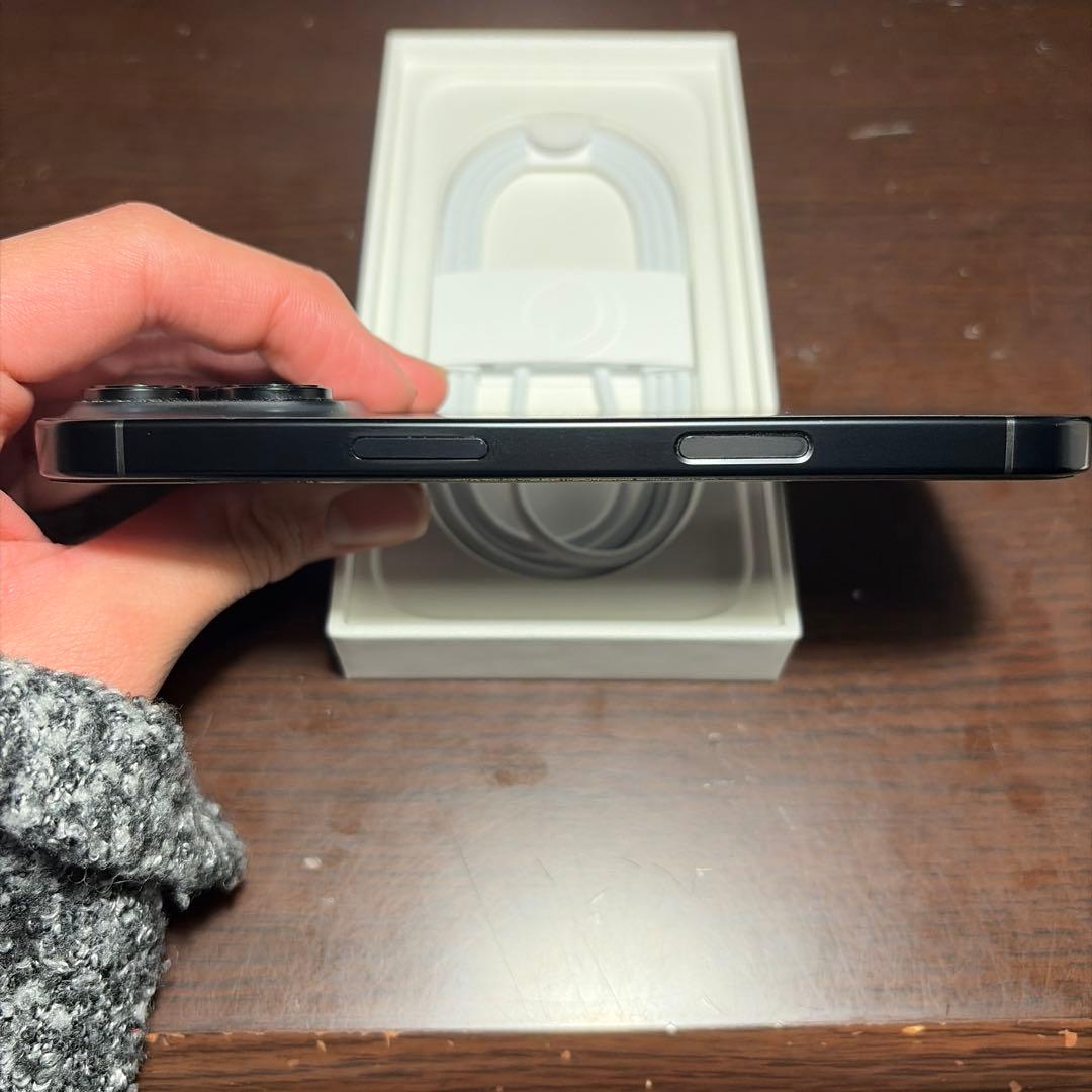 極美品　iPhone 16 pro ブラック　128GB