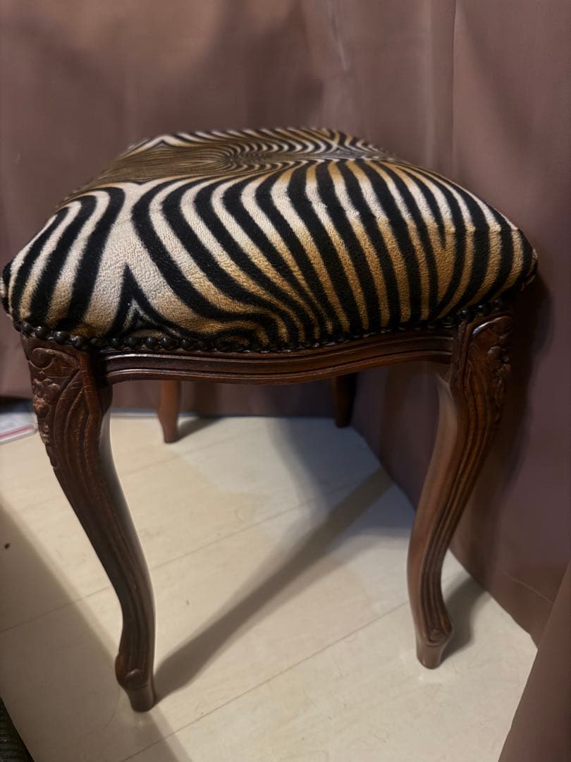 イタリア製猫脚スツール