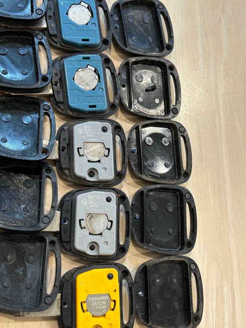 t*u様 スズキ純正キーレス10個セット、MAZDA純正キーレス1個　(11個セ