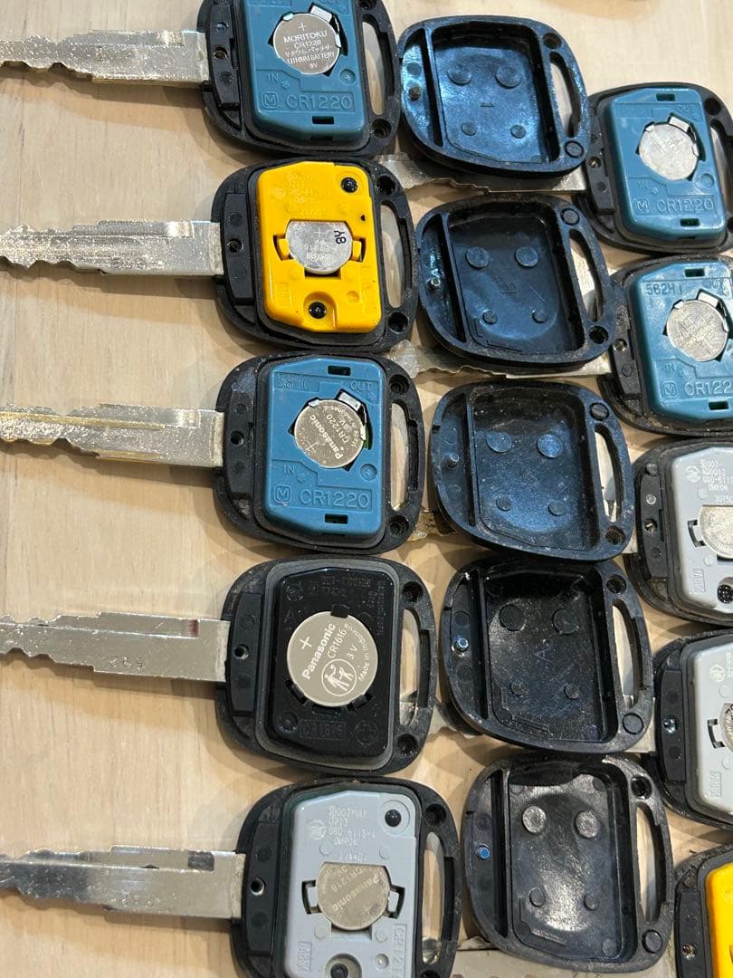 t*u様 スズキ純正キーレス10個セット、MAZDA純正キーレス1個　(11個セ