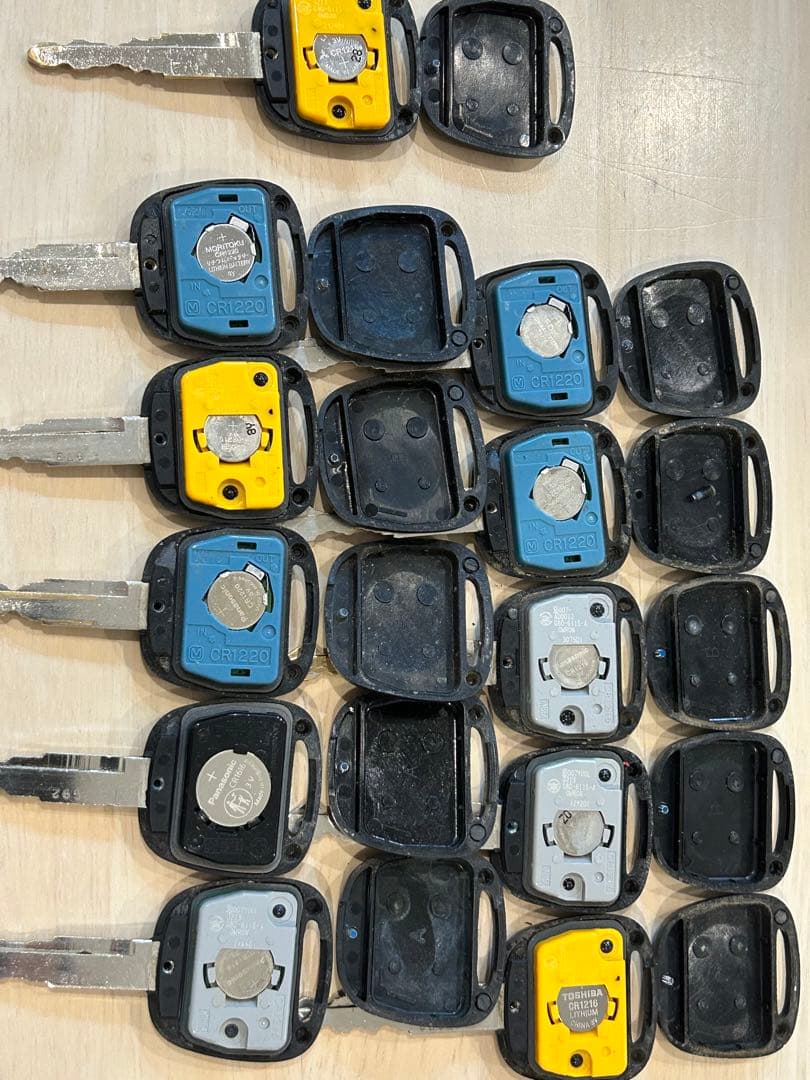 t*u様 スズキ純正キーレス10個セット、MAZDA純正キーレス1個　(11個セ