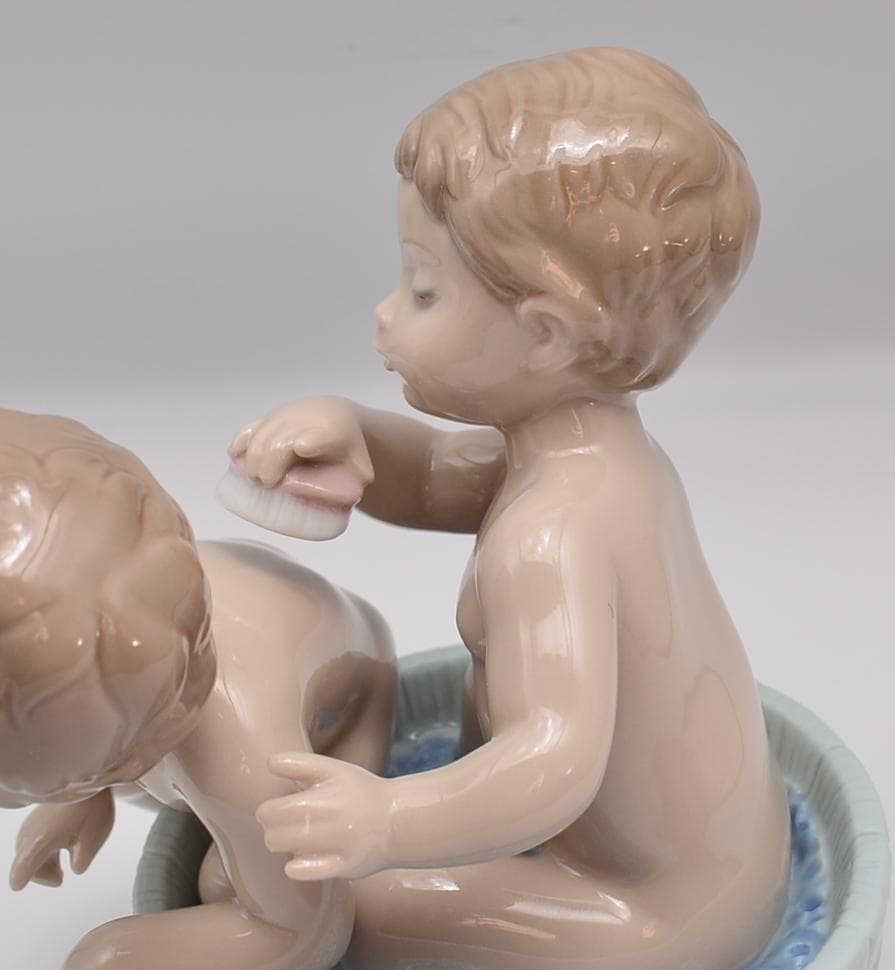 お風呂だよ　＃6411　★リヤドロ　スペイン　ポーセリン　光沢仕上げ　箱付き