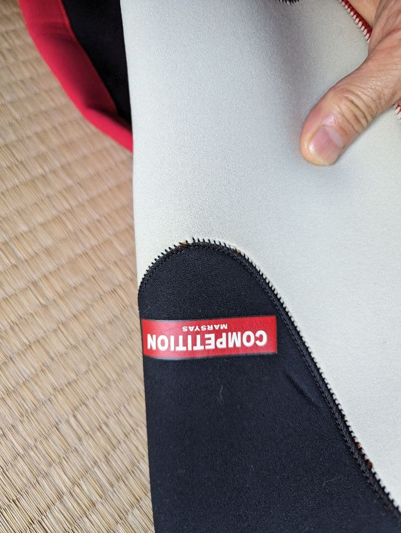 マーシャス　サーフィン　カヌー　保温スーツ　試着のみ　裏側アルミ色の保温素材