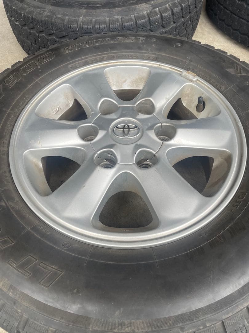 大特価⭐︎履き替えるなら　トヨタ純正ハイエース純正アルミが売りの4本セット