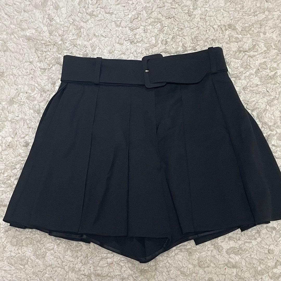 【美品】PATOU ウールプリーツショートパンツ