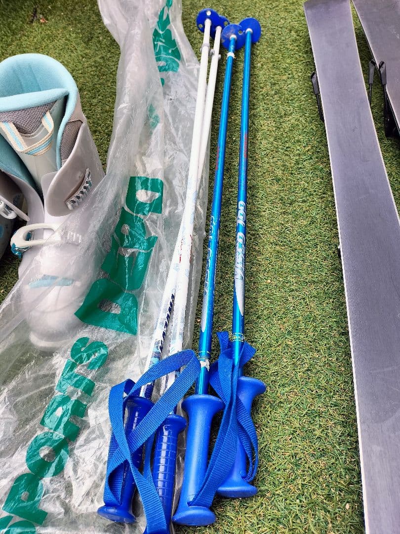 子供用　スキー板セット　ブーツ　ストック付き　おまけのブーツも